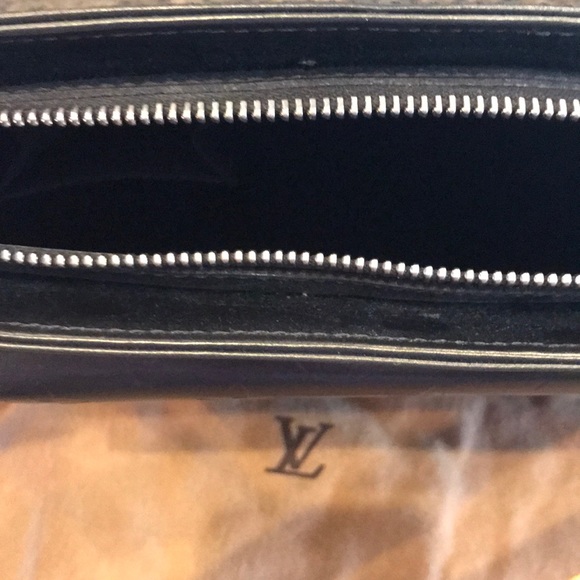 Louis Vuitton logo black leather handbag - Picture 3 of 4